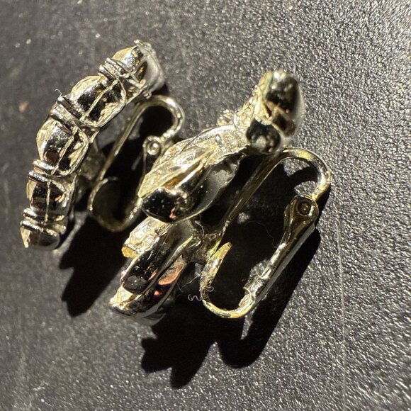Vintage Lisner Clear Rhinestone Earrings Clip On Baguette Cocktail signed - Picture 9 of 14